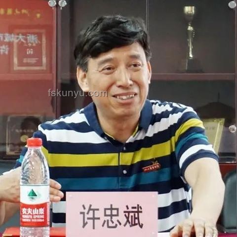 浙江家长车标改985现象透视：教育焦虑与心态转变